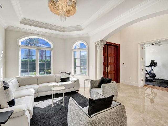 Продажа дома по адресу 642 Palm Dr - фото 5753158