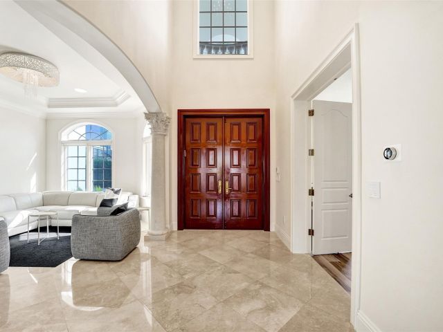 Продажа дома по адресу 642 Palm Dr - фото 5753159