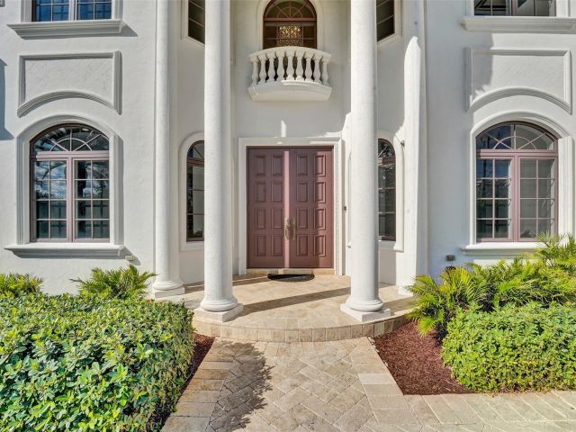 Продажа дома по адресу 642 Palm Dr - фото 5753160