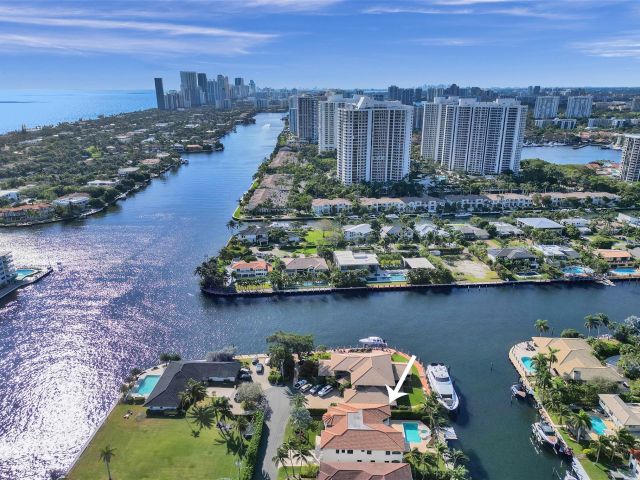 Продажа дома по адресу 642 Palm Dr - фото 5753161