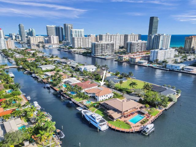 Продажа дома по адресу 642 Palm Dr - фото 5753162