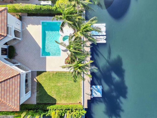 Продажа дома по адресу 642 Palm Dr - фото 5753165