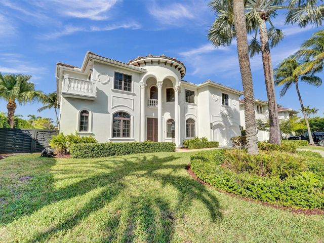 Продажа дома по адресу 642 Palm Dr - фото 5753170