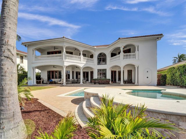 Продажа дома по адресу 642 Palm Dr - фото 5753172