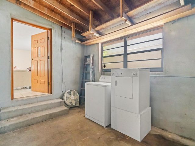 Продажа дома по адресу 4381 SW 5th Ter - фото 6215629