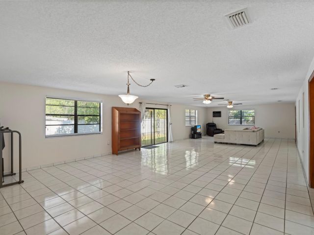 Продажа дома по адресу 4381 SW 5th Ter - фото 6215633