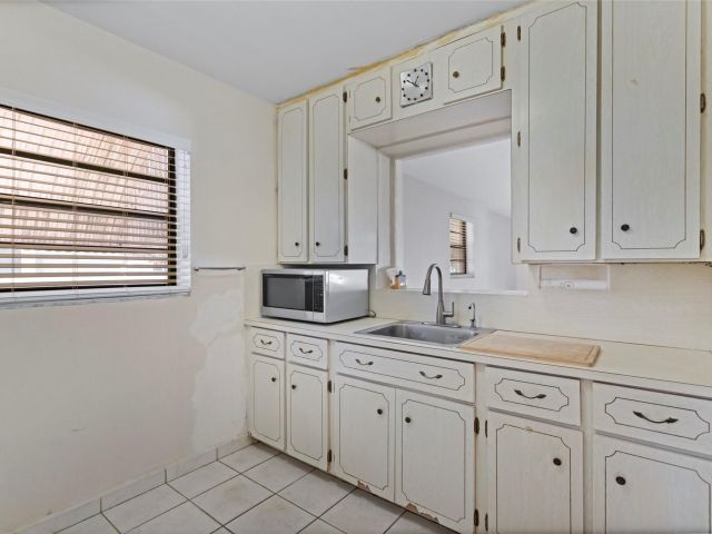 Продажа дома по адресу 4381 SW 5th Ter - фото 6215635