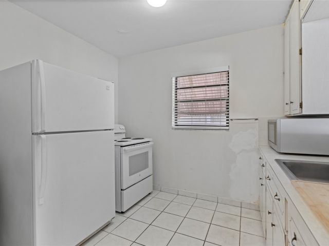 Продажа дома по адресу 4381 SW 5th Ter - фото 6215636