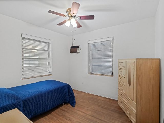 Продажа дома по адресу 4381 SW 5th Ter - фото 6215638