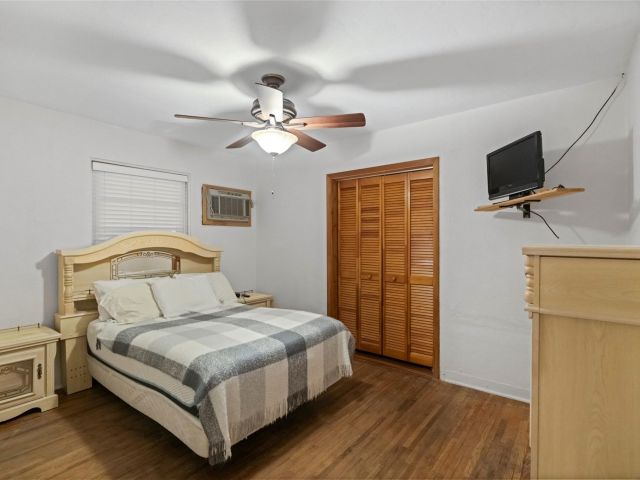 Продажа дома по адресу 4381 SW 5th Ter - фото 6215639