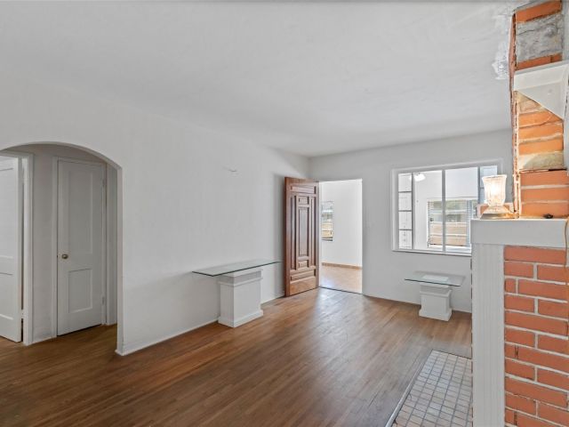 Продажа дома по адресу 4381 SW 5th Ter - фото 6215640