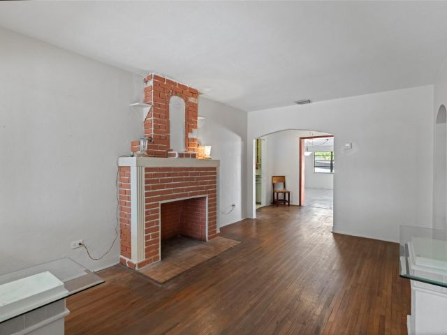 Продажа дома по адресу 4381 SW 5th Ter - фото 6215642