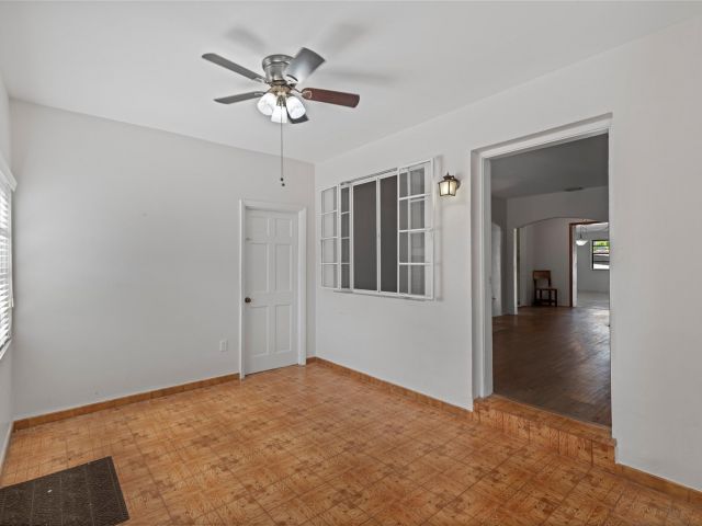 Продажа дома по адресу 4381 SW 5th Ter - фото 6215643