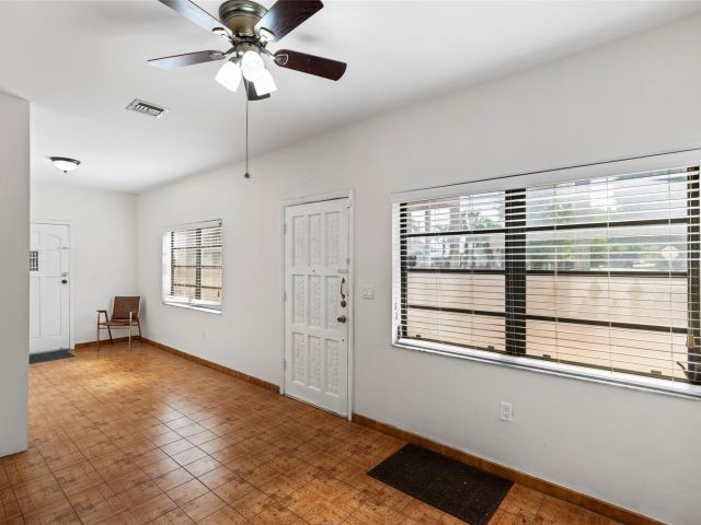 Продажа дома по адресу 4381 SW 5th Ter - фото 6215644