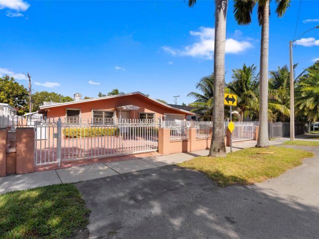 Продажа дома по адресу 4381 SW 5th Ter - фото 6215647