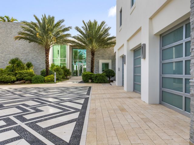 Продажа дома по адресу 7810 S Flagler Drive - фото 5751362