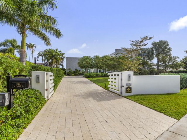 Продажа дома по адресу 7810 S Flagler Drive - фото 5751365