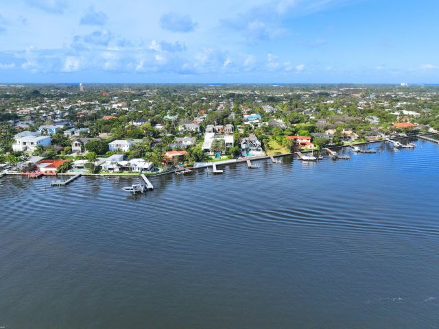 Продажа дома по адресу 7810 S Flagler Drive - фото 5751373