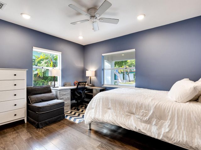 Продажа дома по адресу 540 NE 10th Ave - фото 5891506