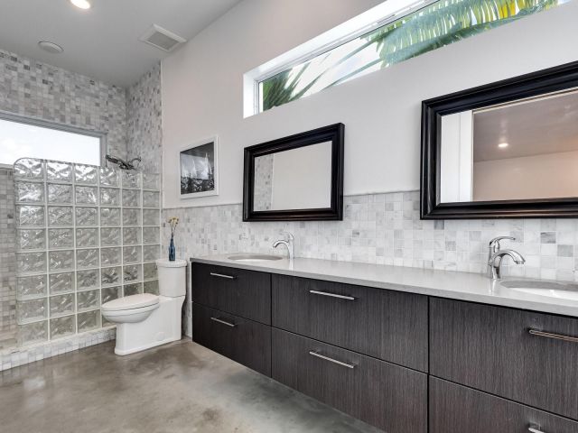 Продажа дома по адресу 540 NE 10th Ave - фото 5891509