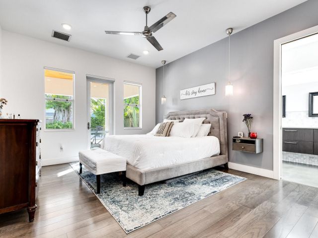 Продажа дома по адресу 540 NE 10th Ave - фото 5891511