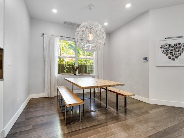 Продажа дома по адресу 540 NE 10th Ave - фото 5891514