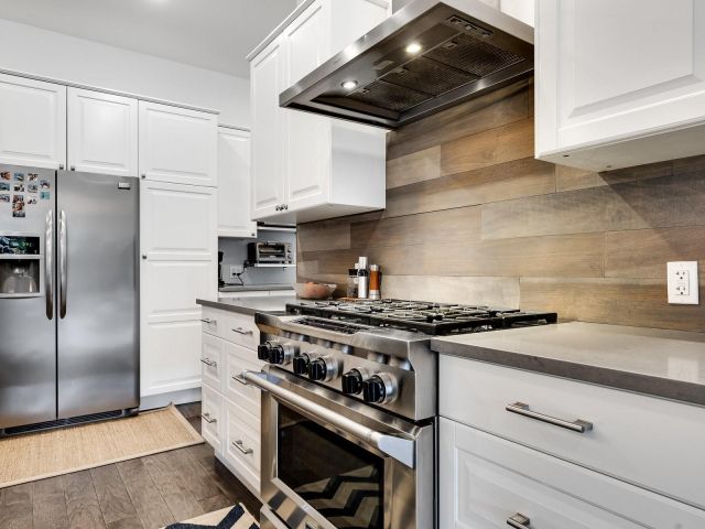 Продажа дома по адресу 540 NE 10th Ave - фото 5891515