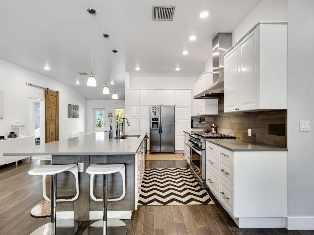 Продажа дома по адресу 540 NE 10th Ave - фото 5891516