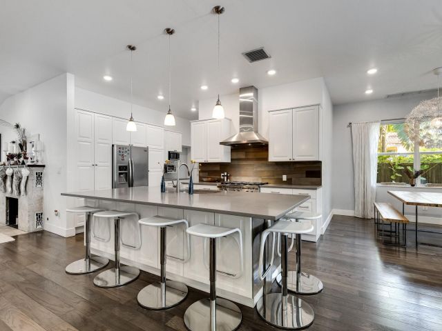 Продажа дома по адресу 540 NE 10th Ave - фото 5891517