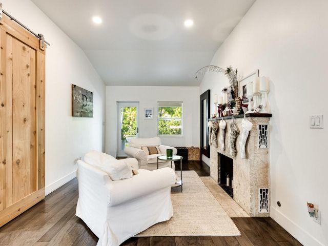 Продажа дома по адресу 540 NE 10th Ave - фото 5891519