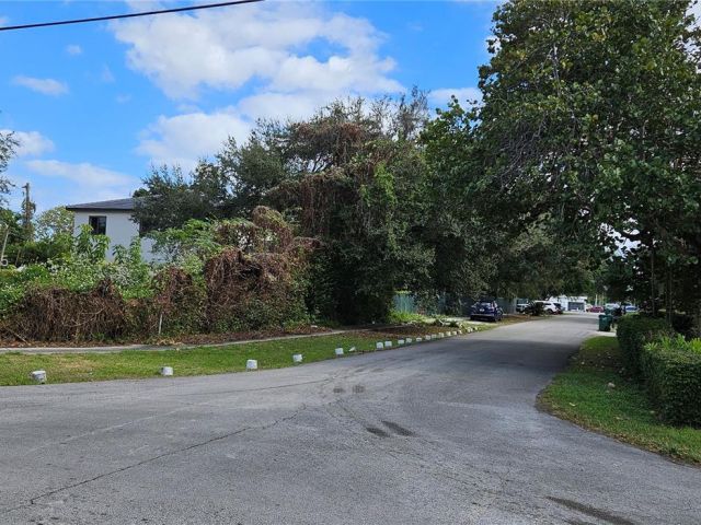 Продажа дома по адресу 11809 NE 1st Ave - фото 5731349