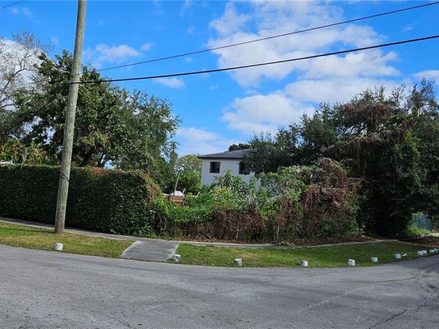 Продажа дома по адресу 11809 NE 1st Ave - фото 5731350