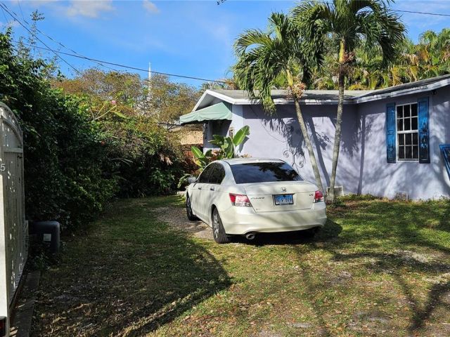 Продажа дома по адресу 11809 NE 1st Ave - фото 5731353