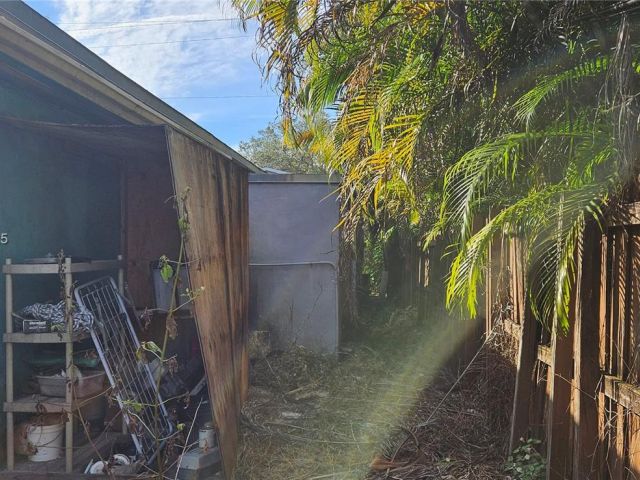 Продажа дома по адресу 11809 NE 1st Ave - фото 5731354