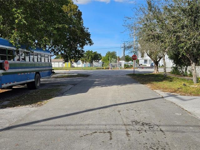 Продажа дома по адресу 11809 NE 1st Ave - фото 5731360