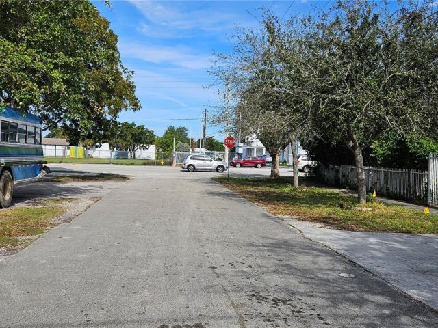 Продажа дома по адресу 11809 NE 1st Ave - фото 5731361