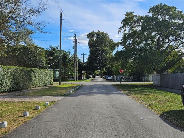 Продажа дома по адресу 11809 NE 1st Ave - фото 5731362