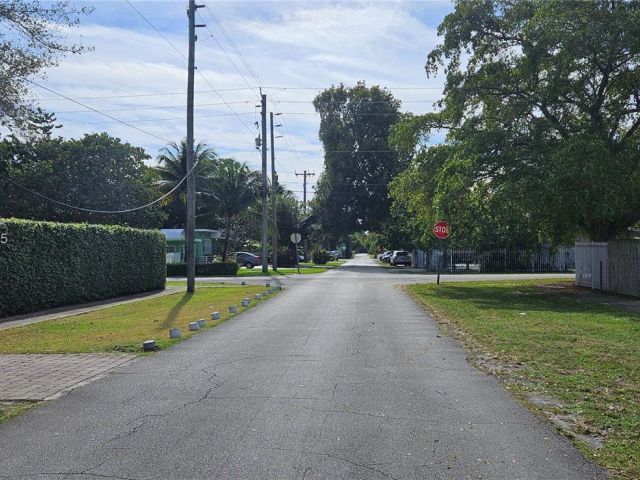 Продажа дома по адресу 11809 NE 1st Ave - фото 5731364