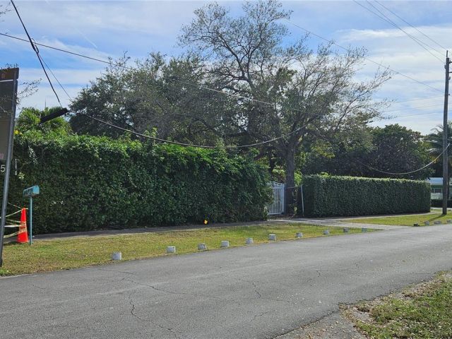 Продажа дома по адресу 11809 NE 1st Ave - фото 5731366