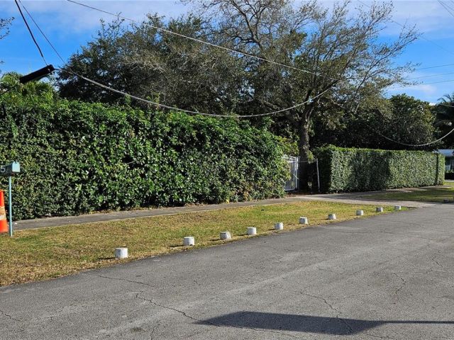 Продажа дома по адресу 11809 NE 1st Ave - фото 5731367