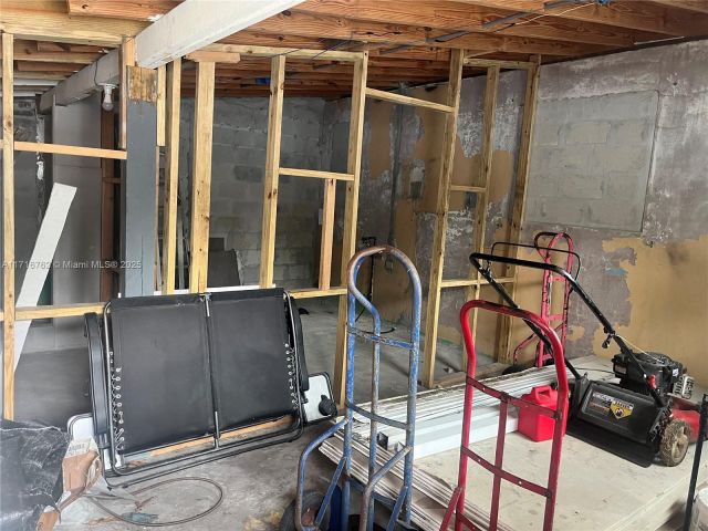 Продажа дома по адресу 2900 Davie Blvd - фото 5570092