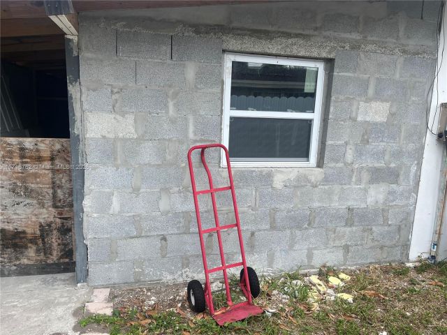 Продажа дома по адресу 2900 Davie Blvd - фото 5570093