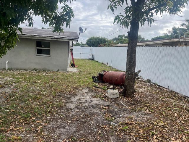 Продажа дома по адресу 2900 Davie Blvd - фото 5570095