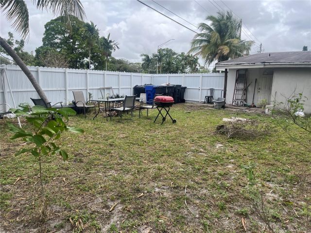 Продажа дома по адресу 2900 Davie Blvd - фото 5570103