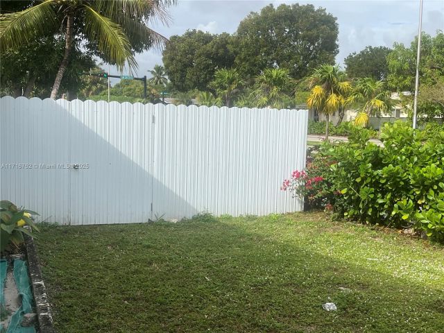 Продажа дома по адресу 2900 Davie Blvd - фото 5570105