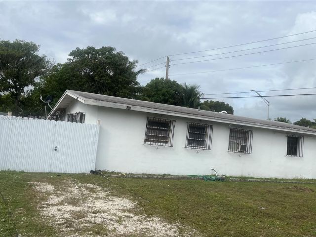 Продажа дома по адресу 2900 Davie Blvd - фото 5570110