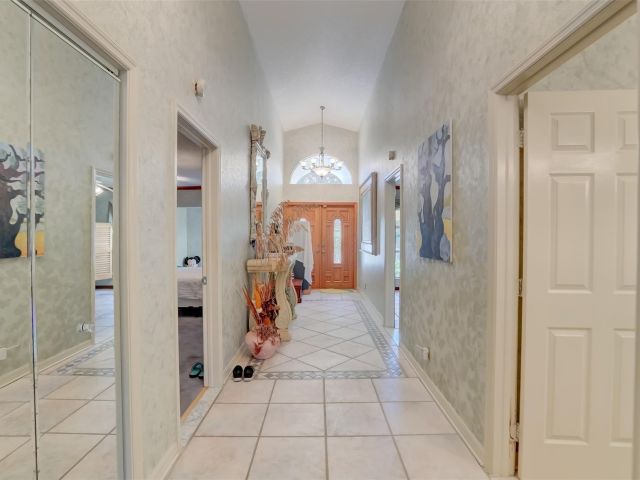 Продажа дома по адресу 305 S Riverside Dr - фото 5543418