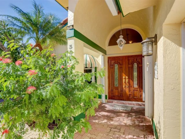 Продажа дома по адресу 305 S Riverside Dr - фото 5543420