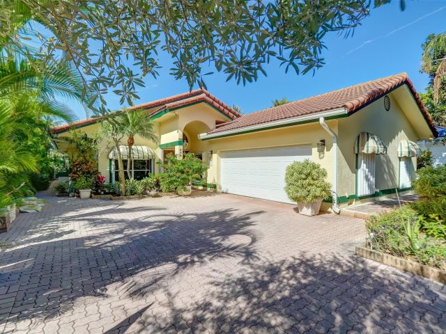 Продажа дома по адресу 305 S Riverside Dr - фото 5543421