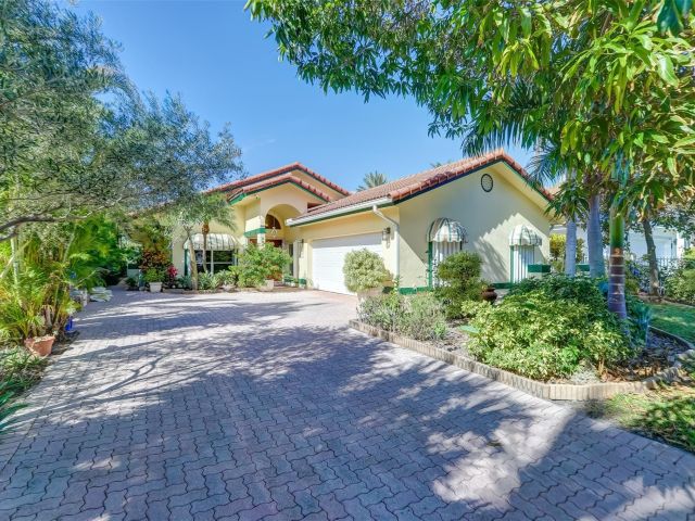 Продажа дома по адресу 305 S Riverside Dr - фото 5543422